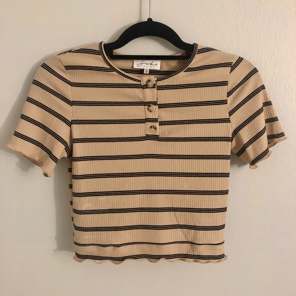 Striped tshirt with three buttons